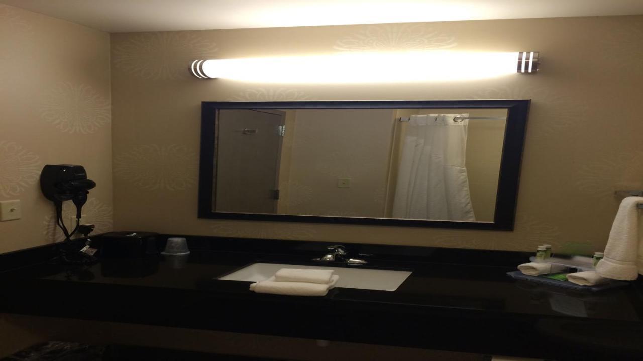 Holiday Inn Guin By Ihg Twin Eksteriør bilde