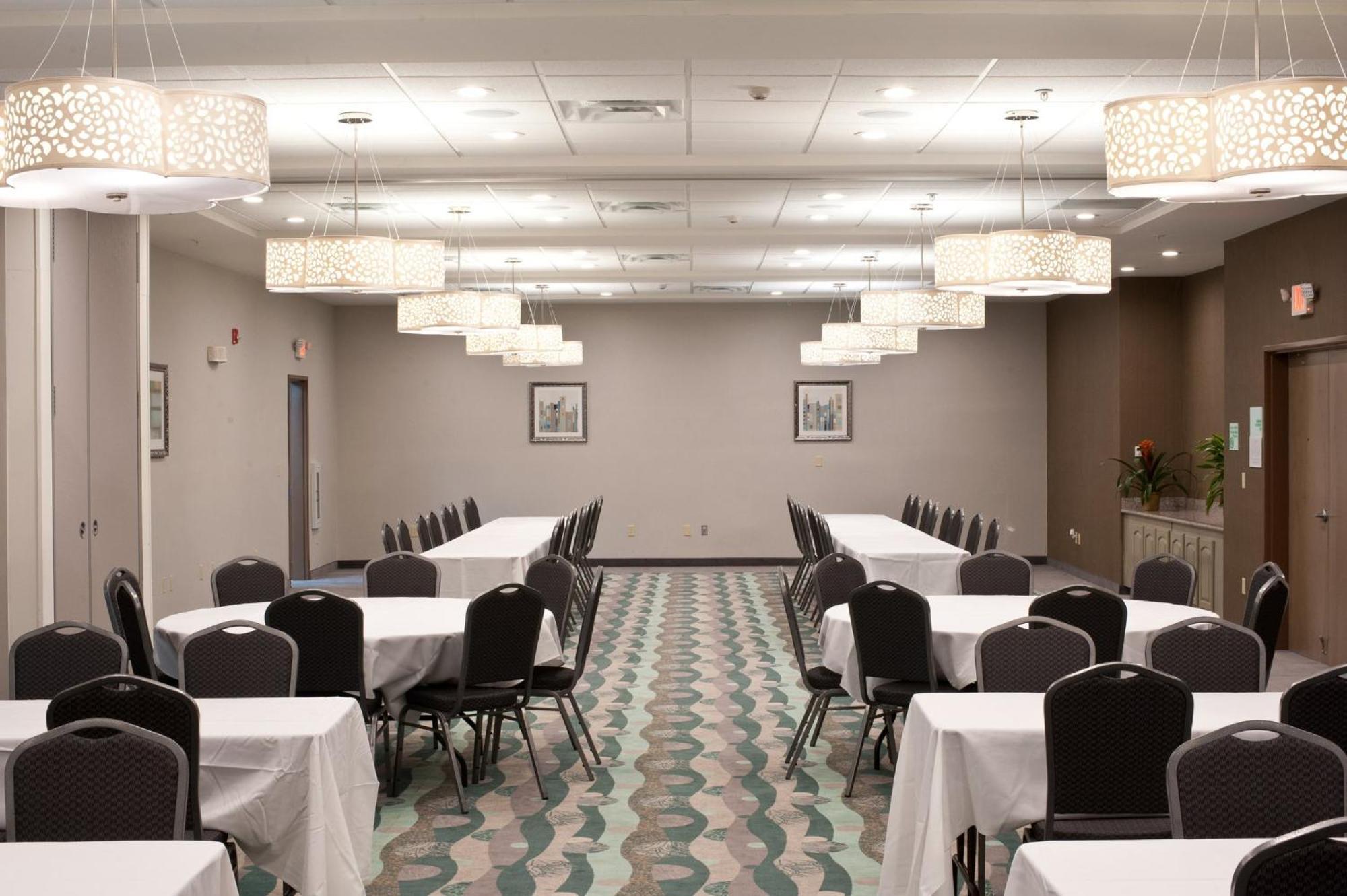 Holiday Inn Guin By Ihg Twin Eksteriør bilde